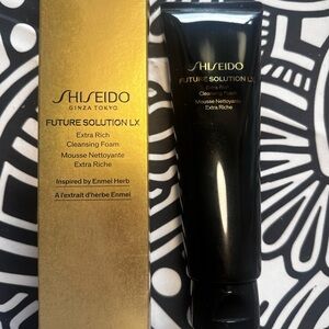 Shiseido Future Solution LX Cleansing Foam - Black and Gold